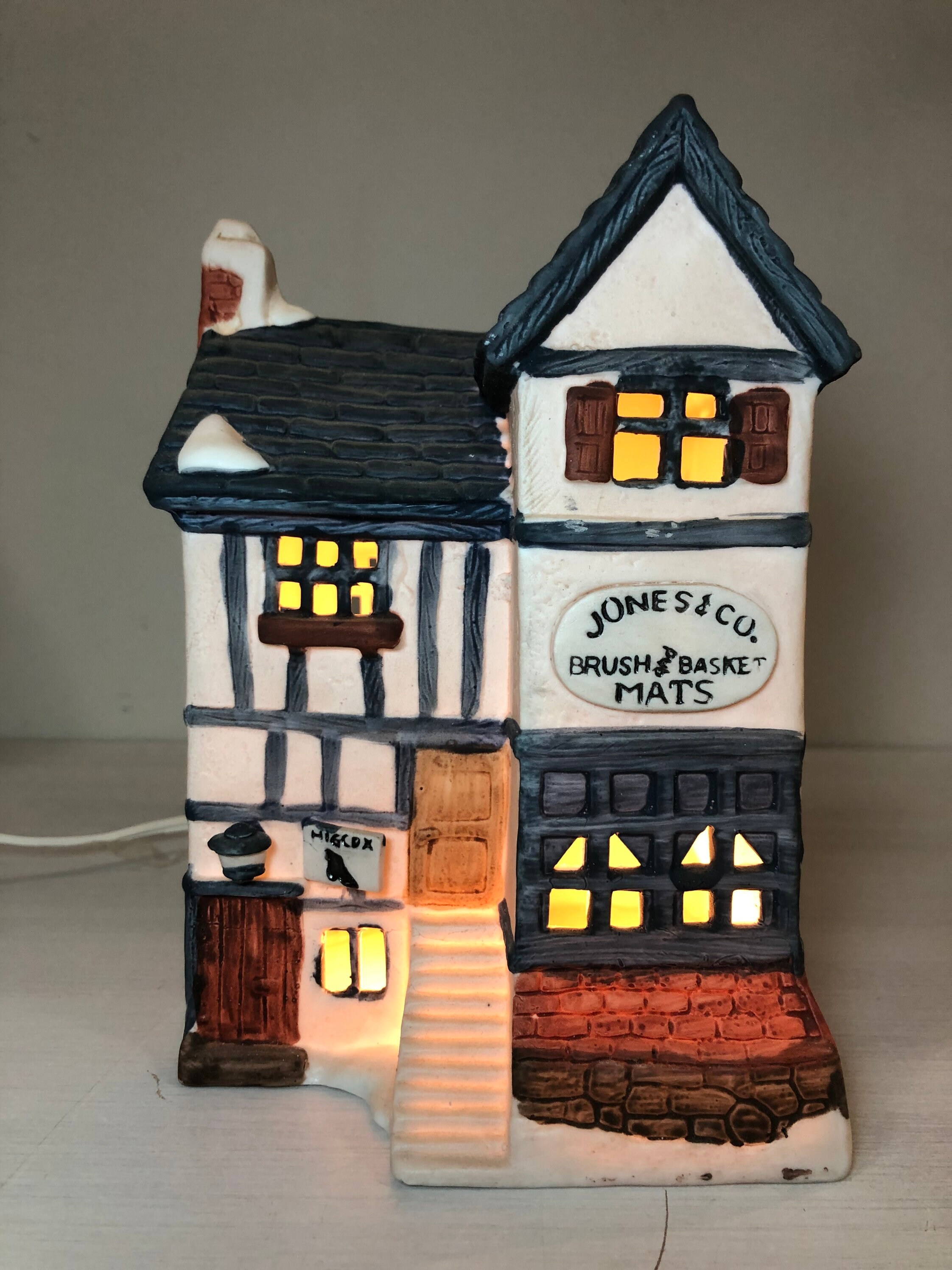 Dept 56: Jones & Company Brush and Basket Shop - Original Shops of