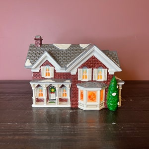 Dept 56: Farm House-Snow Village Series; Department 56 RETIRED-Vintage  Christmas Village Lighted House, Miniature Christmas Scene