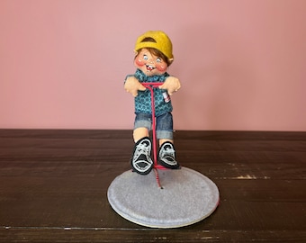 Bambole Annalee vintage del 1998 - Rick che salta da 7 pollici su Pogo Stick; Simpatico peluche vintage per le vacanze di Natale; Decorazioni per la casa fatte a mano per bambole di Natale