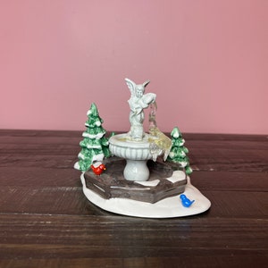 Dept 56 - Winter Fountain : Snow Village Department 56 RETIRED - Vintage Dept 56 ; Christmas Village Scene / Decor