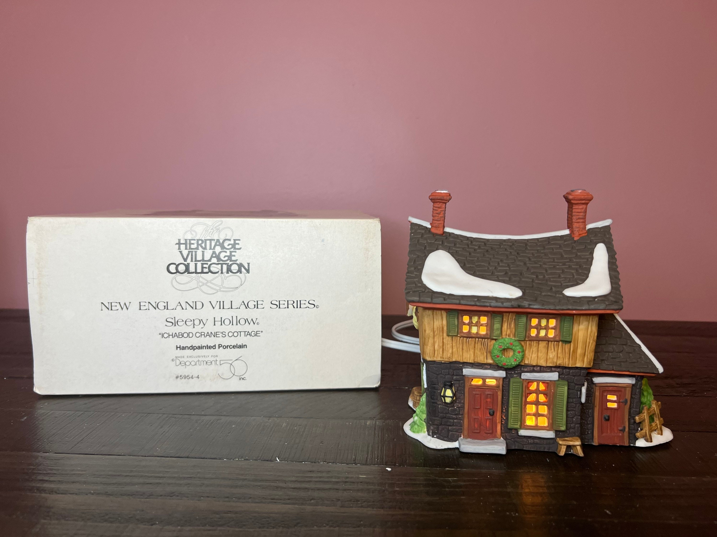 Department 56 Ashbury Inn Lighted #55557 Retired in orig box