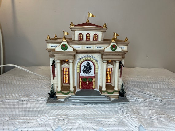Dept 56: Heritage Museum of Art -christmas in the City Series