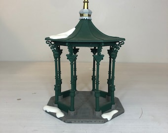 Departamento 56: Cenador de la plaza del pueblo - Accesorios para el pueblo; Departamento 56 - RETIRADO, Accesorio para el pueblo navideño, Decoración con escena de pueblo