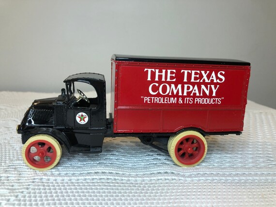 Vintage Texaco 1925 Mack Bulldog Lubricant Truck; Collector Series
