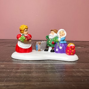 Dept 56: Welcome to Nettie&#39;s B&B -North Pole Series; Department 56 - RETIRED ; Christmas Village Accessories - Christmas Village Scene Decor