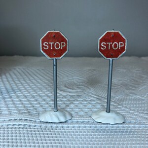 Dept 56: dorpsstopbord (set van 2); Snow Village-serie;  Department 56 RETIRED - vintage accessoire kerstdorp