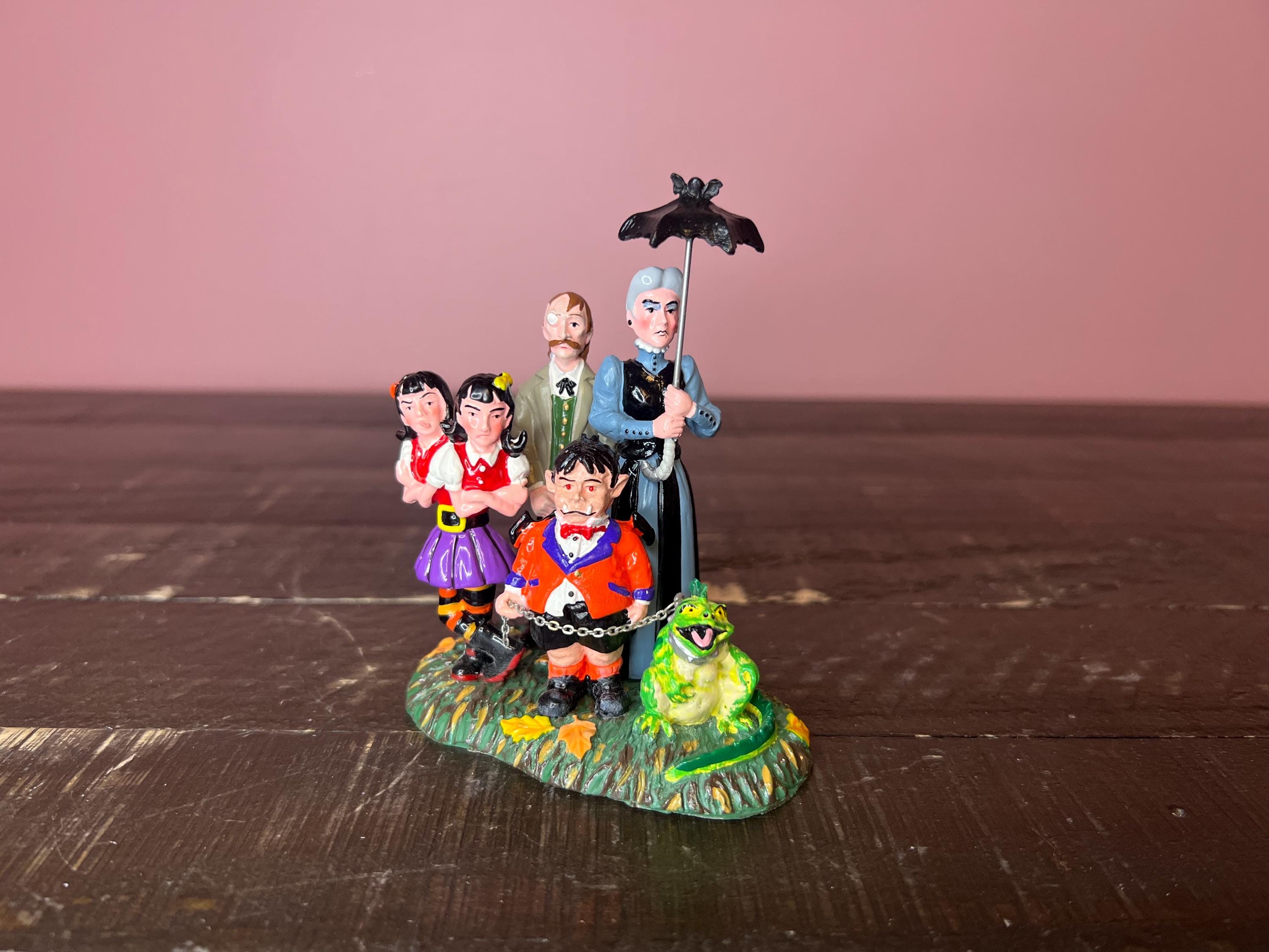 オリジナルアートコレクション#56 Dept 56: A Grimsly Family; Halloween Snow Village Series