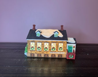 Dept 56: Stoney Brook Town Hall -New England Village; Department 56 RETIRED, Vintage Christmas Village Lighted House; Miniature Christmas