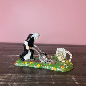 Dept 56: A Gravely Haunting, 2009; Halloween Snow Village Series- Department 56-RETIRED; Vintage Halloween Fall Village Accessory Decoration