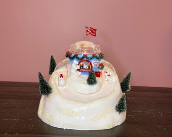 Dept 56 - Coca-Cola Sliding Hill : North Pole Series; Department 56 - RETIRED Vintage Dept 56 ; Christmas Village Scene / Decor