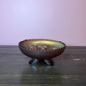 Vintage Fenton Karneval Glasschüssel im Pfau und Trauben Design, antike Glas Wohnkultur, irisierendes Glas Dekor