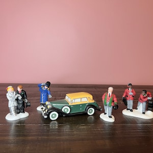 Dept 56: Steppin' Out on the Town; Christmas in the City; Department 56 - RETIRED ; Vintage Christmas Village Accessory; Village Scene Decor