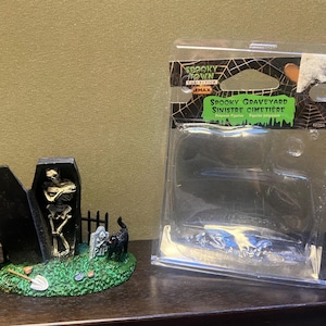Lemax: Spooky Graveyard - Spooky Town Signature Collection; LEMAX RETIRED- Village Accessory, Halloween Village Accessory Scene Decor