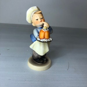 1960s Vintage Goebel Hummel Figurine; Baker # 128- TMK- 4