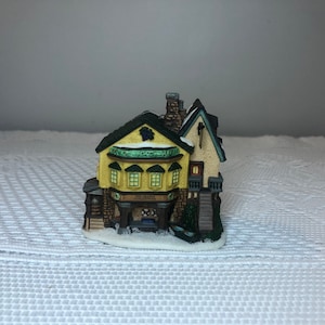 Dept 56 - The Grapes Inn Ornament : Dicken's Village Series -  Department 56 RETIRED - Vintage Dept 56 Christmas Tree Ornament