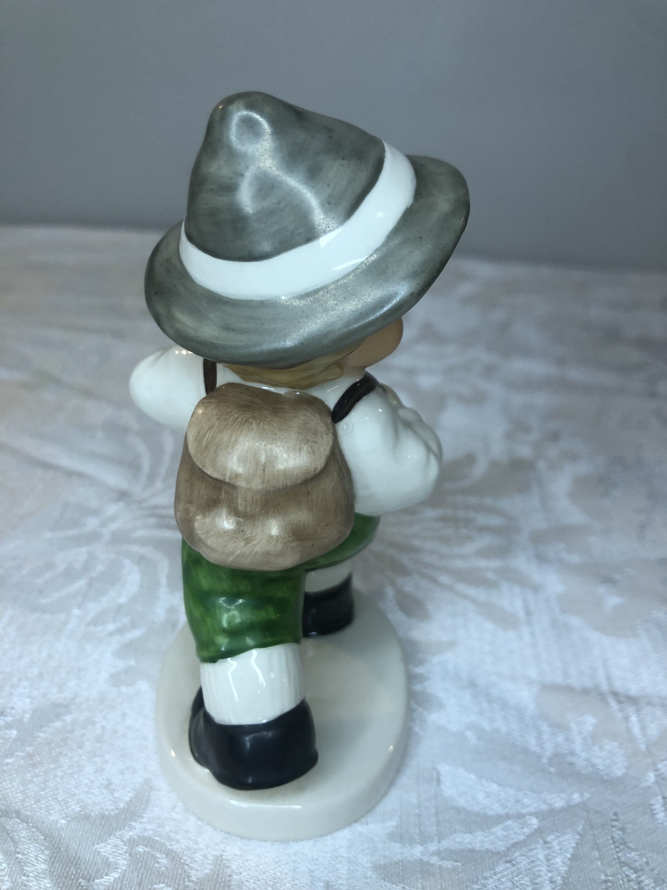 きくまこりん！ 1980s Vintage Goebel Figurine; Boy With Backpack - Happy
