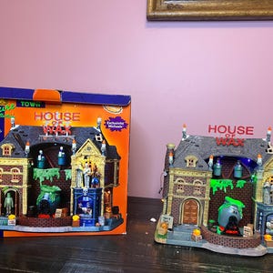 Lemax: House of Wax- Spooky Town Signature Collection; LEMAX RETIRED - Vintage Village Lighted Motion House, Scary Halloween Village Display
