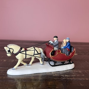 Dept 56- City Sleigh Ride, Christmas in the City: Department 56 RETIRED; Vintage Christmas Village Accessory, Miniature Christmas Scene