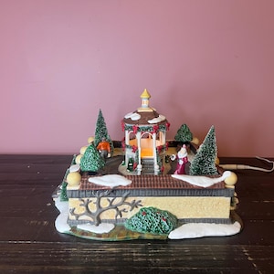 Dept 56- Classic Village Square- General Village Accessories: Department 56 RETIRED-Vintage Christmas Village Scene, Miniature Christmas