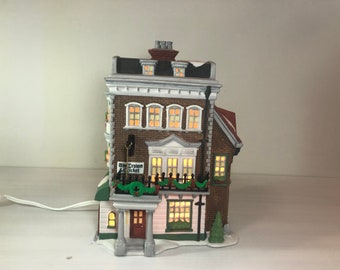 Dept 56: Crown & Cricket Inn; 1st Edition, 1992; Dickens' Village Series - Department 56 - RETIRED; Vintage Dept 56, Christmas Village Scene