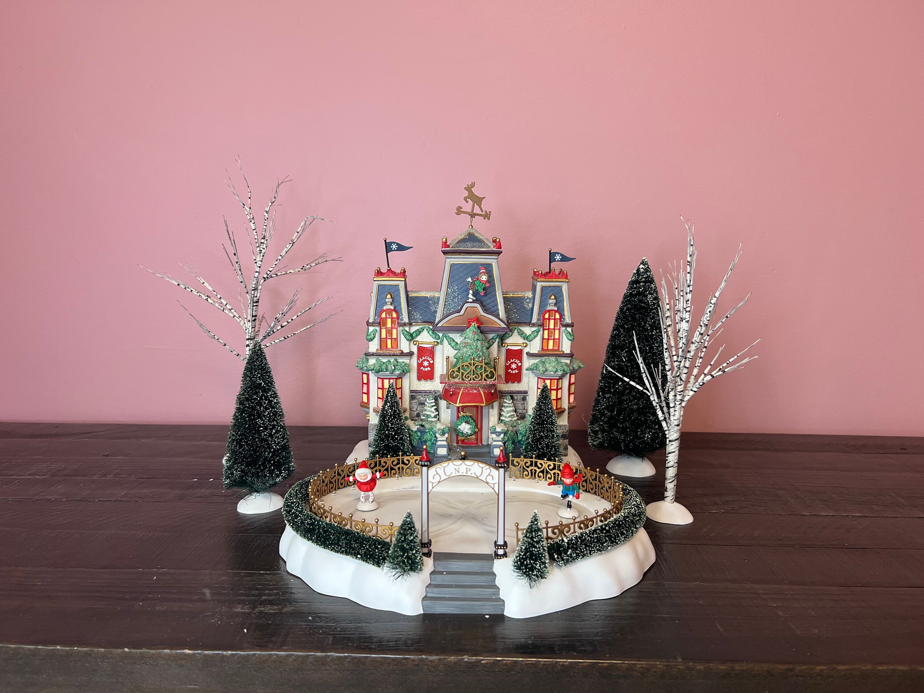 Dept 56 - Glacier Park Pavilion - Special Edition: North Pole