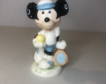 1985 Vintage Goebel Disney Mickey Mouse Figura; Jugar tenis TMK-6