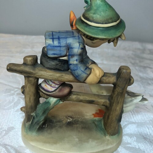 1980s Vintage Goebel Hummel Figurine; Barnyard Hero # 195 / 1 - shops TMK- 6