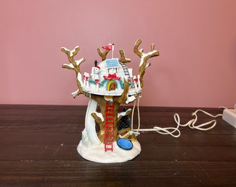 Dept 56: Frostbite Tree House Day Care- ElfLand- North Pole Series; Department 56 - RETIRED ; Vintage Christmas Village Accessories