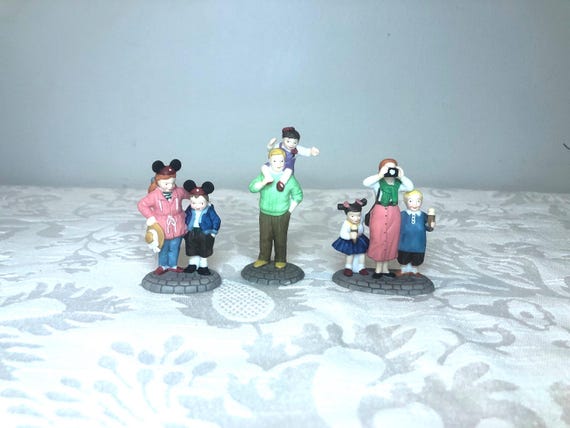 Dept 56: Disney Parks Family- Disney Parks Village Series