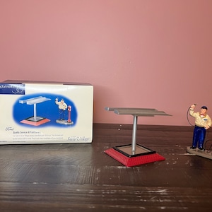 Dept 56 - Quality Service at Ford (Set of 2): Snow Village Department 56 RETIRED - Vintage Dept 56 ; Christmas Village Scene / Decor