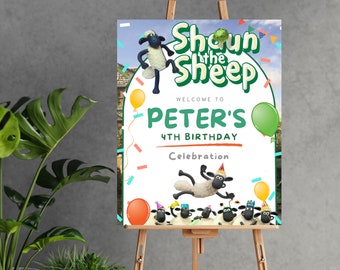 Puede incluir: Un cartel de bienvenida blanco y verde para una fiesta de cumpleaños con personajes de Shaun el Cordero. El cartel dice "Shaun el Cordero" y "Bienvenido a la celebración del 4º cumpleaños de Peter".