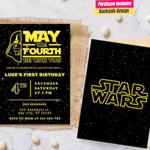 Könnte beinhalten: Schwarze Star Wars-Geburtstagseinladung mit gelbem Text. Die Vorderseite zeigt "May the Fourth Be With You" und Party-Details. Die Rückseite hat das Star Wars-Logo. Enthält ein Design für die Rückseite.