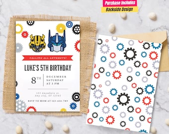 Puede incluir: Una invitación blanca con un patrón de engranajes rojo, amarillo y azul. La invitación es para el 5º cumpleaños de Luke. Presenta imágenes de dibujos animados de los personajes de Transformers Bumblebee y Optimus Prime. El texto dice "Calling all Autobots! Luke's 5th Birthday. 8th December Saturday at 3 PM. 123 Anywhere st. Any city, ST 12345. RSVP to Mom at 123-456-789."