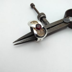 Creative ring in 925 silver and Garnet - unique creation