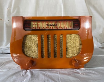 DeWald Model A-501 Catalin "Harp" Radio