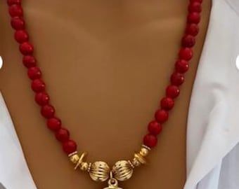 Collier de créateur en plaqué or en pierre naturelle de corail pressée (modèle actuel)