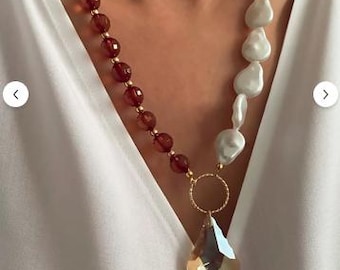 Sautoir baroque avec pendentif en cristal et perles