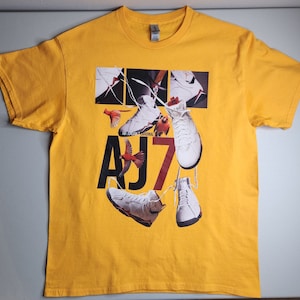 Jordan 7 Cardinal Graphic Tee_Weiß/Kardinalrot/Gelbgold