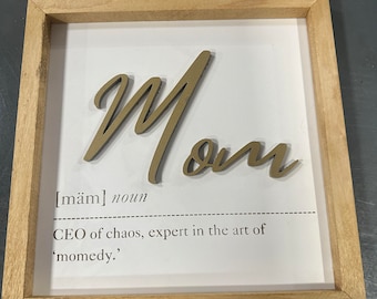 Mom Definition Zeichen, Mom Geschenk, Muttertagsgeschenk, Geschenkschild für Mom, lustiges Holz graviertes Schild für Mom, Home Dekoration, Geburtstagsgeschenk