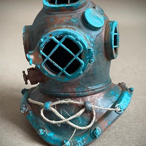 Forntida amerikansk dykarhjälmprydnad