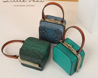 Vintage style women's coin purse, middle century look, snakeskin leather, fasion wallet