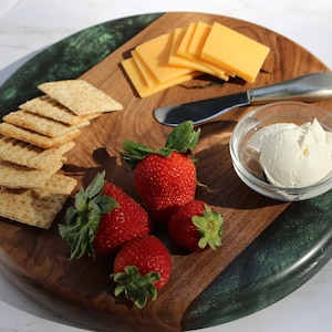 10 1/2&quot; Round Walnut & Green Resin Serving Tray/Charcuterie Board