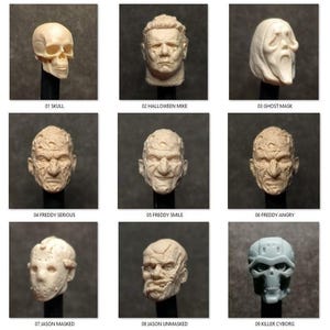 Puede incluir: Una colección de nueve cabezas en miniatura detalladas de personajes de películas de terror. Las cabezas incluyen una calavera, Michael Myers, Ghostface, Freddy Krueger en varias expresiones, Jason Voorhees enmascarado y desenmascarado, y un Killer Cyborg.