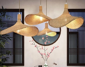 Suspension naturelle en bambou et rotin en forme de chapeau de paille