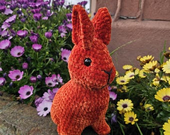 Adorable conejito de peluche tejido a crochet hecho a mano: juguete único, suave y personalizado