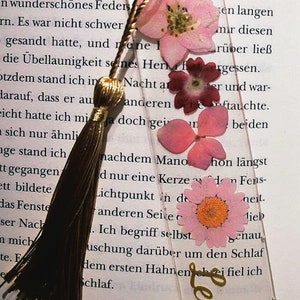 Personalisiertes Lesezeichen mit rosa-roten oder Blauen Blüten (Artikelnr. 4)