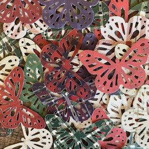 Ensemble de 50 papillons écossais rouges et blancs | Scrapbooking | Fabrication de cartes | Journaux indésirables | Création d'étiquettes | Bricolages pour enfants | Papier cartonné Papillons