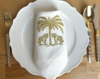 Tovaglioli in lino Safari Tiger Palm, decorazioni safari ricamate, biancheria da tavola tropicale per matrimoni ed eventi.