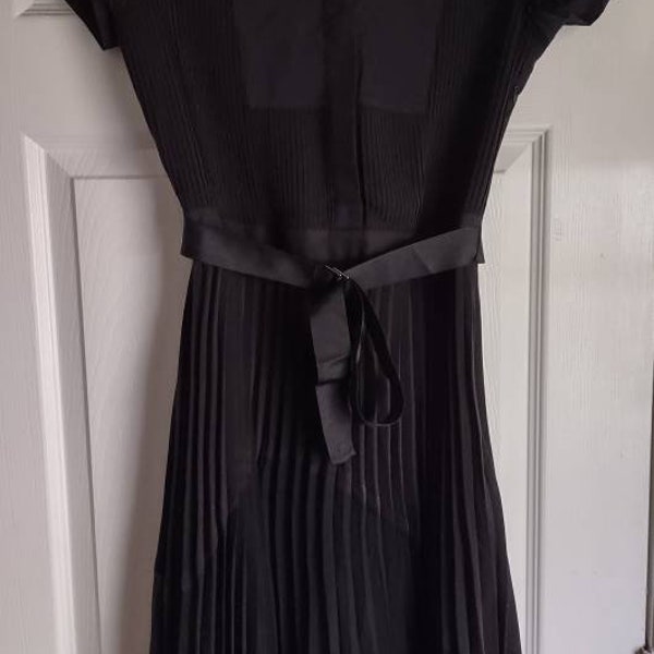 Women's black pleated dress by Vera Wang "Simply Vera"