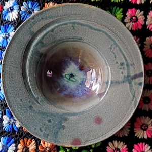 Glazed clay pottery bowl signed by Roger Lee